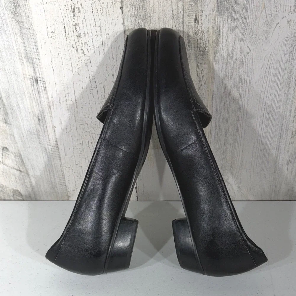 Clarks‎ Leather Slip On Loafers 11M Black Low Block Heel Almond Toe